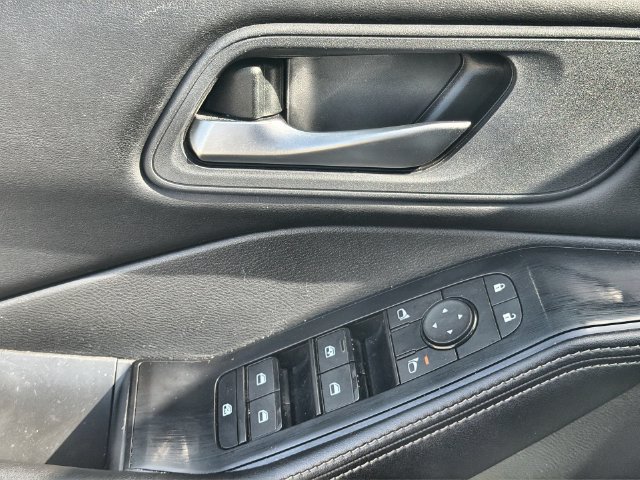 Used 2025 Nissan Rogue SV AWD/4WD image 22