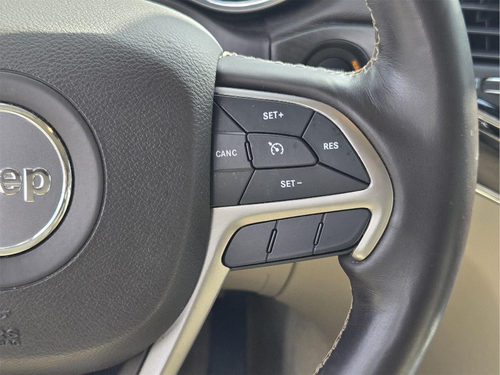 Used 2019 Jeep Grand Cherokee Overland RWD image 28