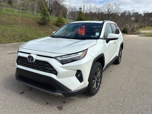 Used 2022 Toyota RAV4 Limited AWD/4WD image 8
