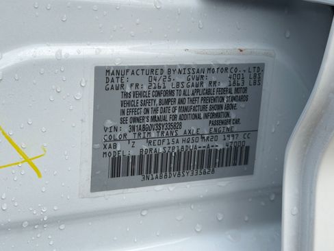 Certified 2025 Nissan Sentra SR w/ SR Premium Package FWD image 34