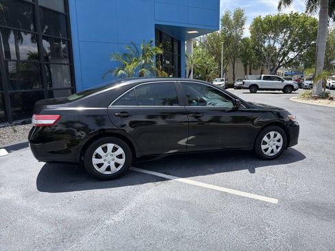 Used 2010 Toyota Camry LE FWD image 8