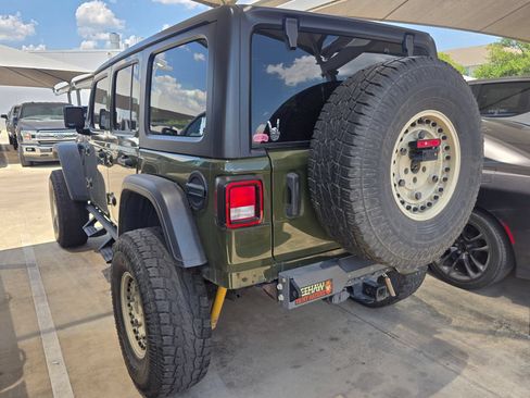 Used 2021 Jeep Wrangler Unlimited Rubicon w/ Cold Weather Group AWD/4WD image 6