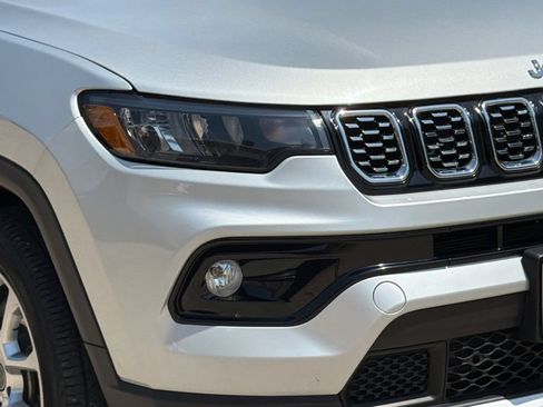Used 2025 Jeep Compass Limited AWD/4WD image 4