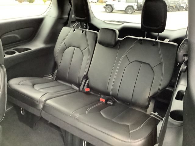 New 2026 Chrysler Pacifica Select AWD/4WD image 11