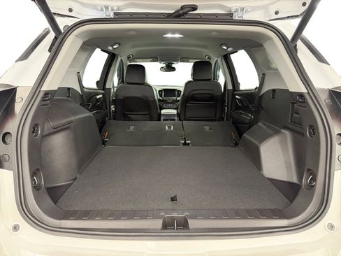 Used 2024 GMC Terrain SLT w/ Tech Package image 27