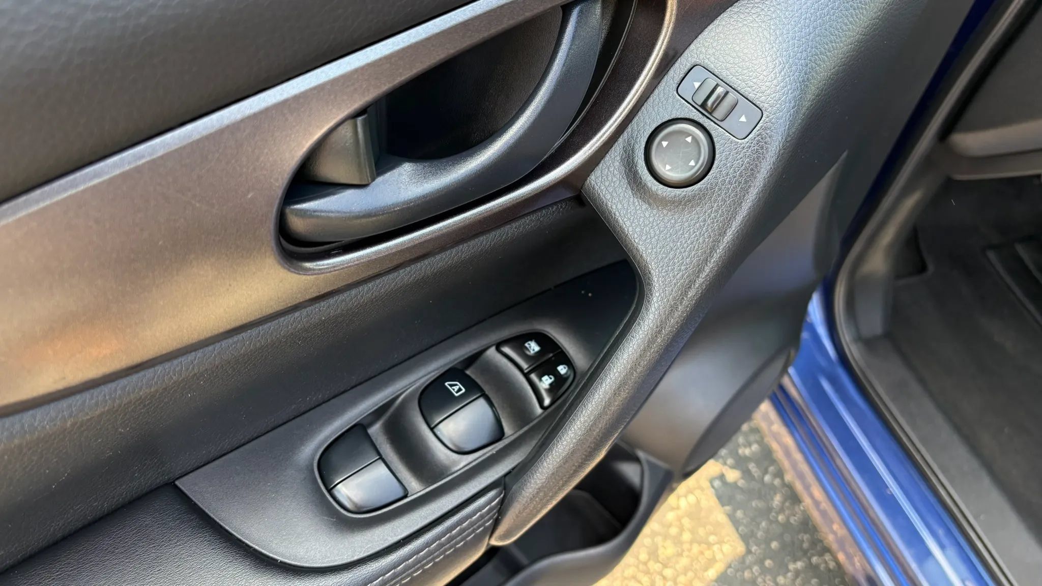 Used 2022 Nissan Rogue Sport S FWD image 17