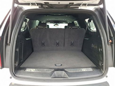 Used 2024 Chevrolet Suburban Premier image 28