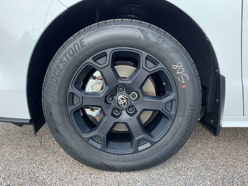 New 2026 Toyota Sienna XLE Woodland Edition AWD/4WD image 32