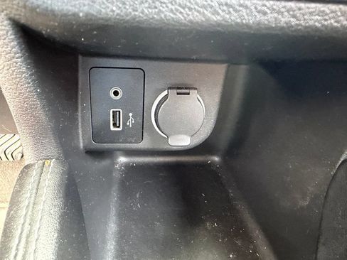 Used 2019 Nissan Kicks SR FWD image 5