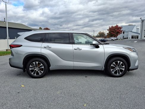 Certified 2021 Toyota Highlander XLE image 8