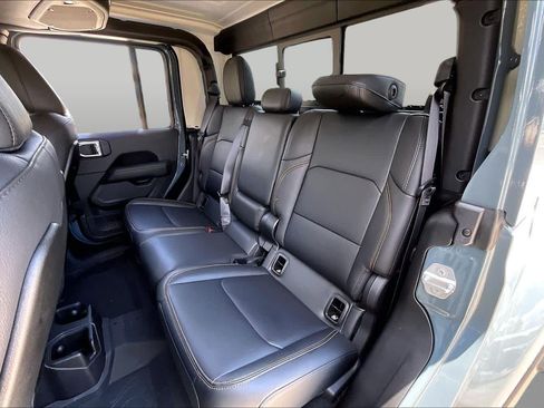 Used 2025 Jeep Gladiator Sport w/ Premium Package AWD/4WD image 38