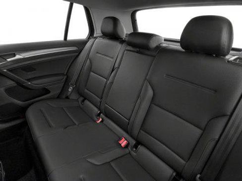 Used 2017 Volkswagen e-Golf SE image 14