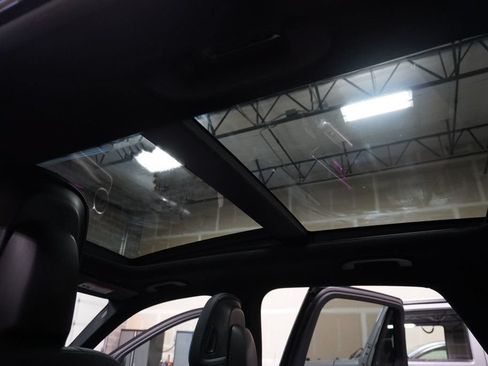 Used 2024 Mercedes-Benz GLC 300 4MATIC image 25
