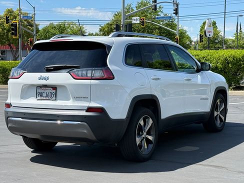 Used 2019 Jeep Cherokee Limited image 5