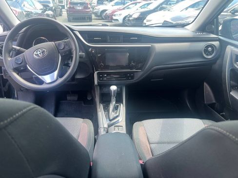 Used 2018 Toyota Corolla LE FWD image 12