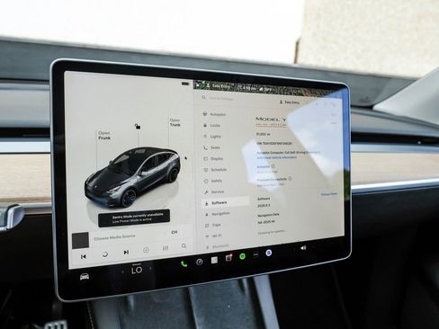 Used 2022 Tesla Model Y Performance AWD/4WD image 26