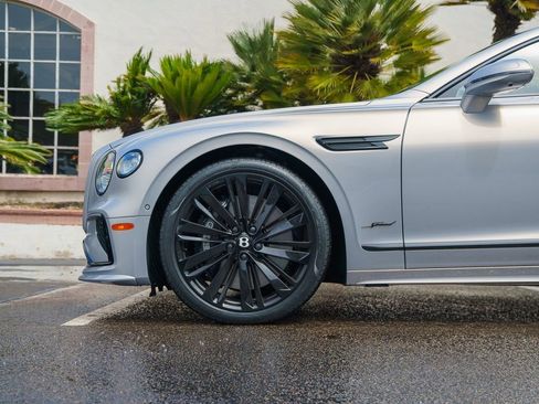 Used 2025 Bentley Flying Spur Plug-In Hybrid AWD/4WD image 6