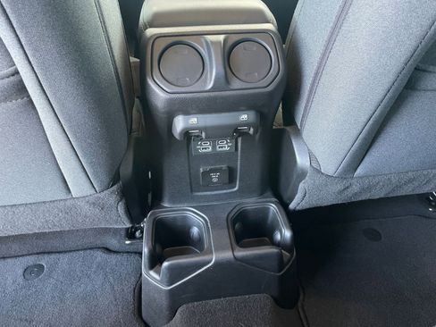 Used 2025 Jeep Wrangler Sahara image 23