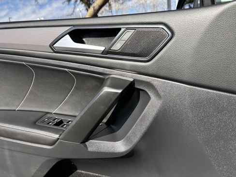 Certified 2024 Volkswagen Tiguan SE image 19