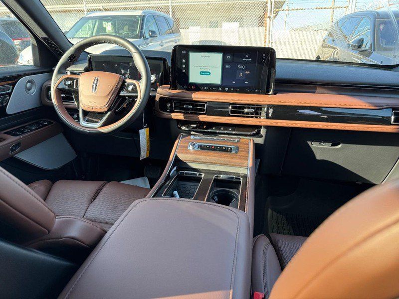 Used 2025 Lincoln Aviator Reserve w/ Equipment Group 201A AWD/4WD image 14