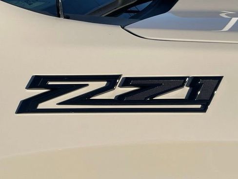 New 2026 Chevrolet Silverado 1500 Custom Trail Boss w/ LPO, Dark Essentials Package AWD/4WD image 19