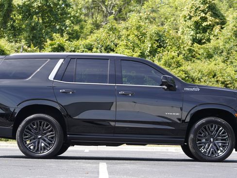 Used 2025 Chevrolet Tahoe High Country AWD/4WD image 5