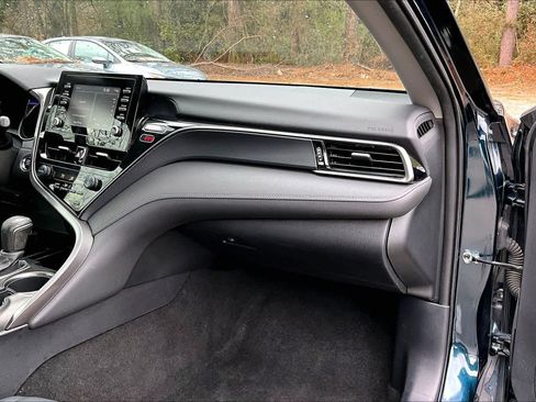 Certified 2021 Toyota Camry SE w/ Convenience Package image 36