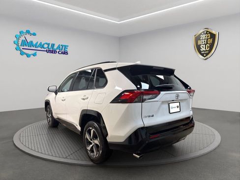 Used 2025 Toyota RAV4 SE image 3