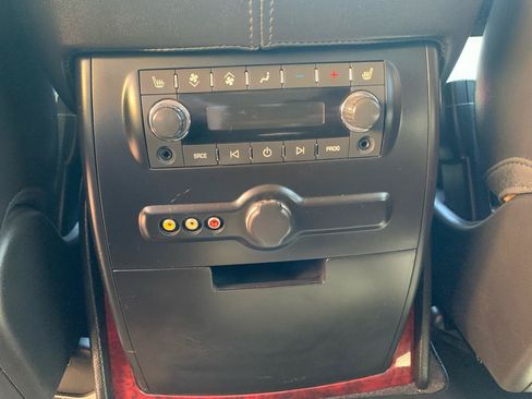 Used 2011 Cadillac Escalade Luxury RWD image 26