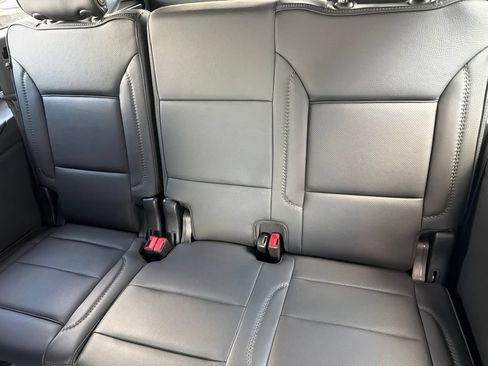 Used 2023 GMC Yukon XL Denali AWD/4WD image 9