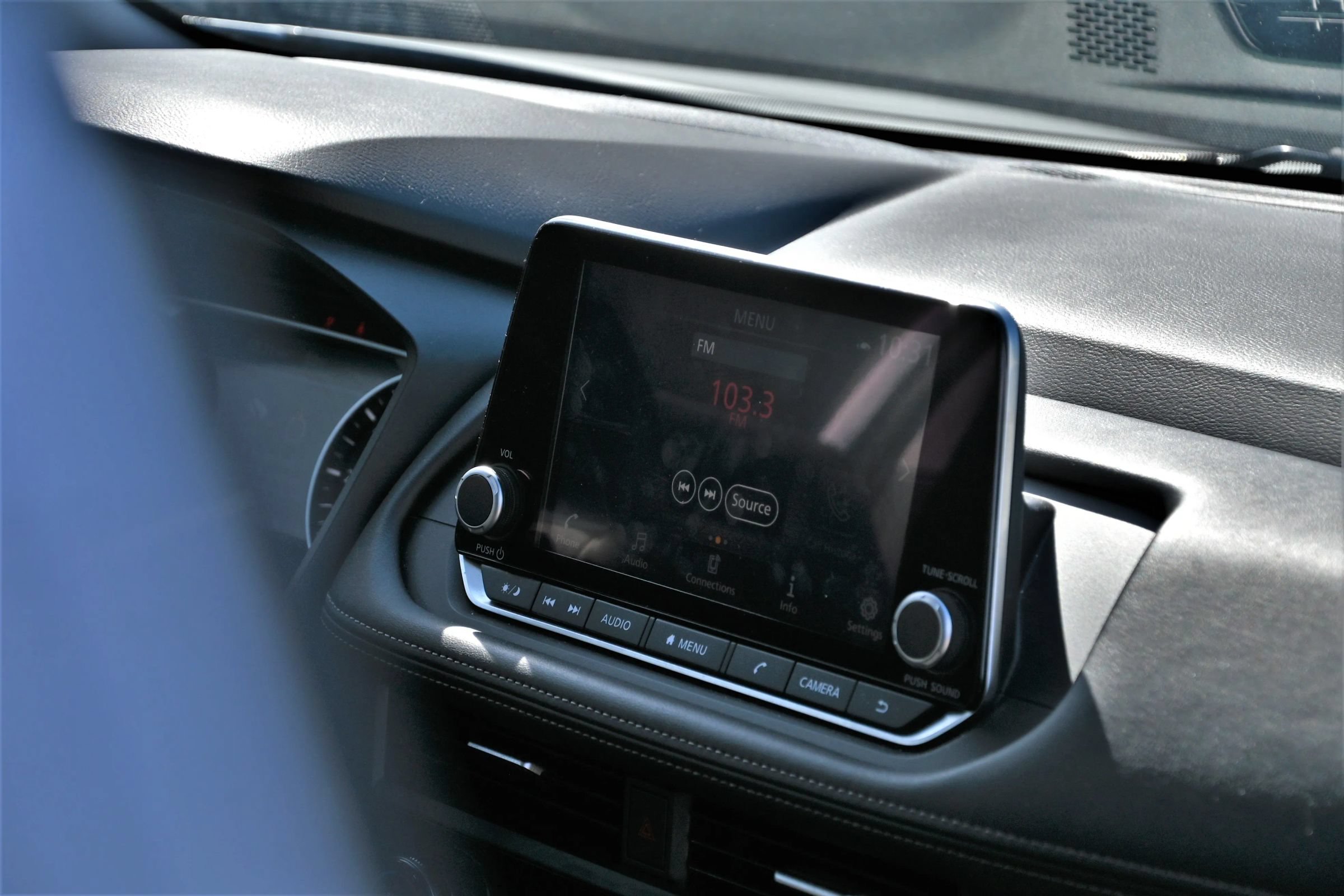 Used 2025 Nissan Rogue SV AWD/4WD image 12