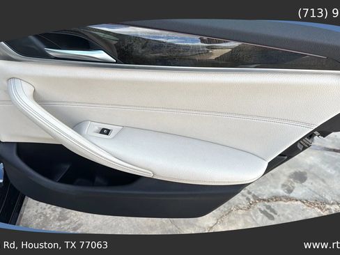 Used 2021 BMW 540i w/ Convenience Package image 36