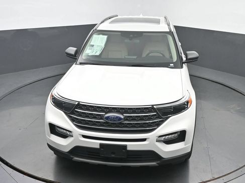 Used 2022 Ford Explorer XLT w/ Equipment Group 202A AWD/4WD image 38