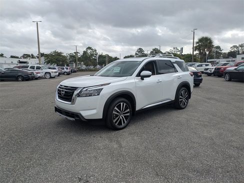 New 2025 Nissan Pathfinder Platinum image 7