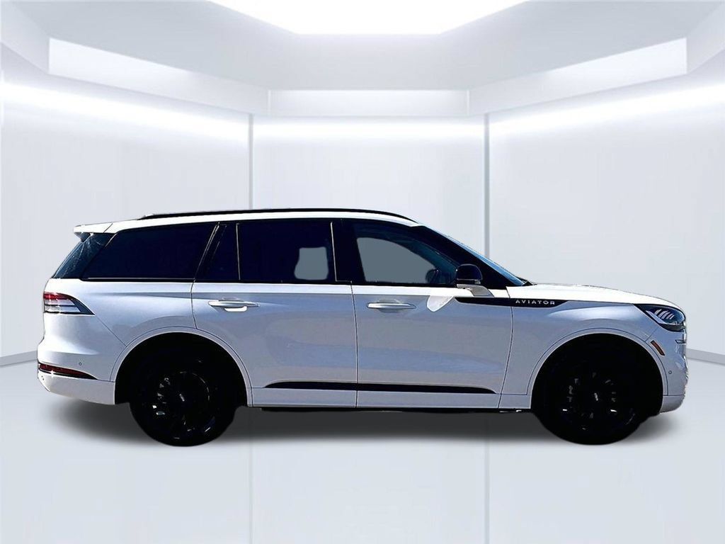 Used 2022 Lincoln Aviator Reserve w/ Equipment Group 201A AWD/4WD image 38