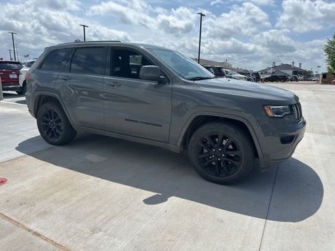 Used 2021 Jeep Grand Cherokee Laredo X image 16