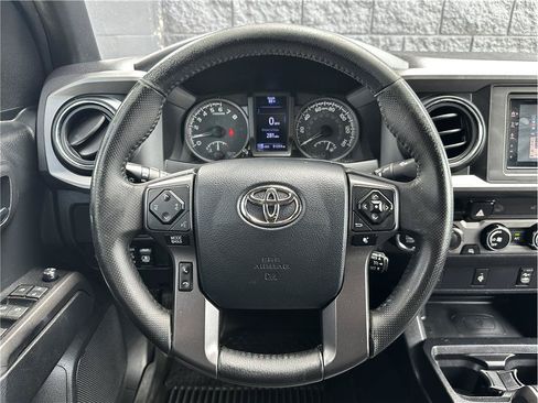 Used 2017 Toyota Tacoma TRD Off-Road w/ Tow Package (A/T) AWD/4WD image 19