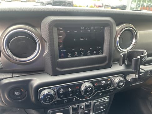 Used 2019 Jeep Wrangler Unlimited Rubicon w/ Cold Weather Group AWD/4WD image 37