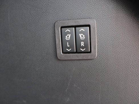 Used 2021 Buick Enclave Avenir FWD image 33