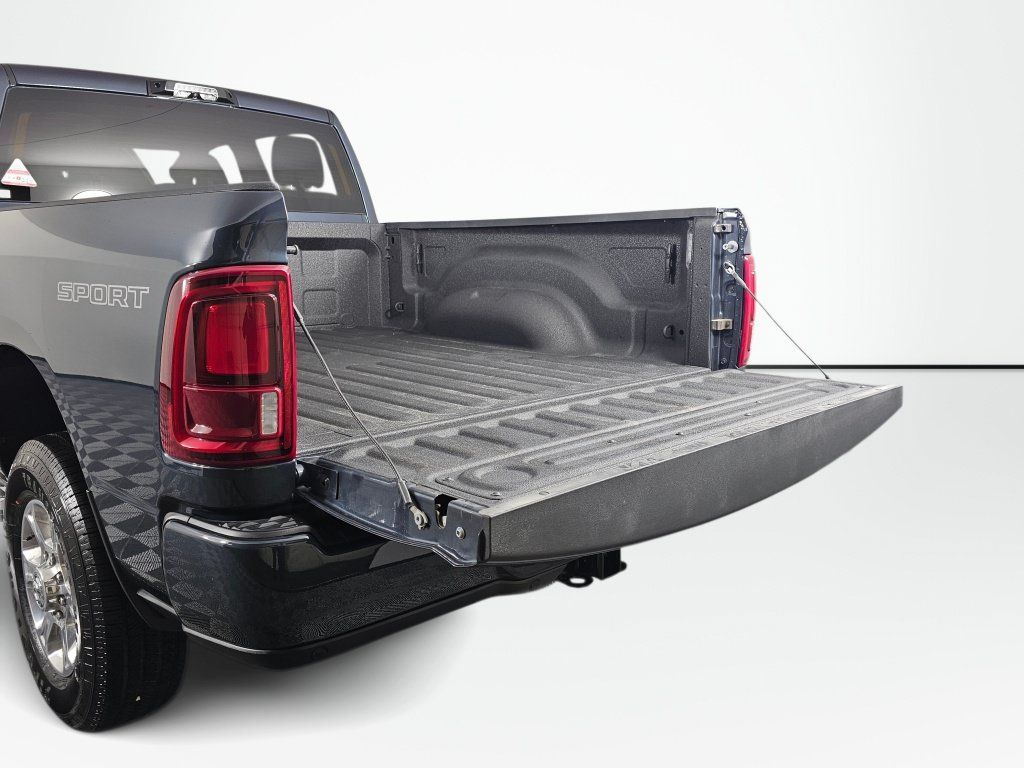 New 2026 RAM 3500 Big Horn AWD/4WD image 17