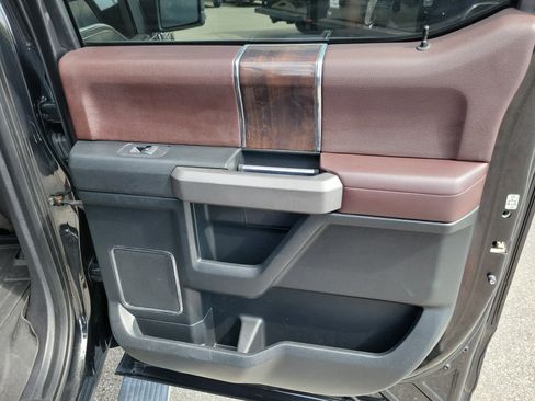 Used 2015 Ford F150 Platinum w/ Equipment Group 701A Luxury image 26