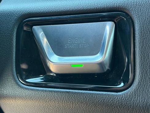 Used 2025 GMC Yukon Denali AWD/4WD image 26