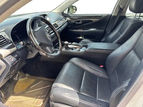 Used 2015 Lexus LS 460 w/ Comfort Package RWD image 8