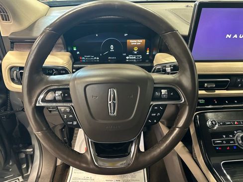Used 2023 Lincoln Nautilus Reserve w/ Equipment Group 202A image 17