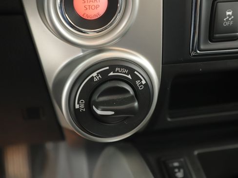 Used 2019 Nissan Titan SL image 18