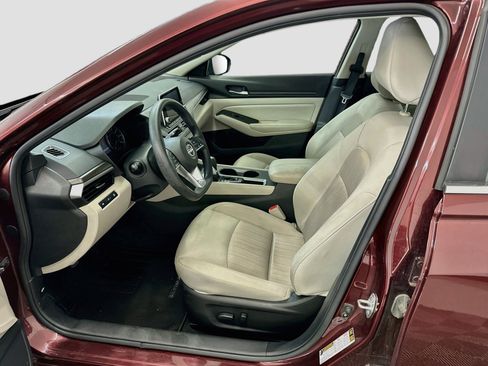 Used 2025 Nissan Altima 2.5 SV FWD image 13