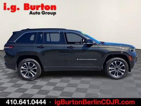 Used 2024 Jeep Grand Cherokee Overland w/ Luxury Tech Group IV AWD/4WD image 7