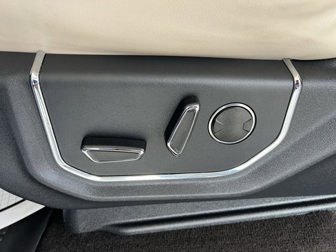 Used 2023 Ford Expedition Platinum image 19