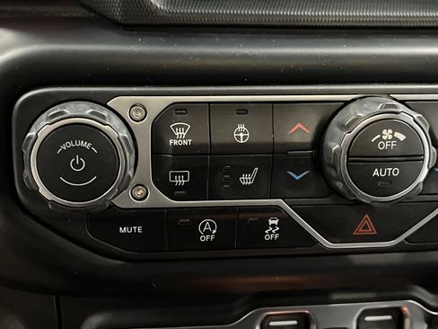 Used 2022 Jeep Wrangler Unlimited Rubicon w/ Cold Weather Group AWD/4WD image 48