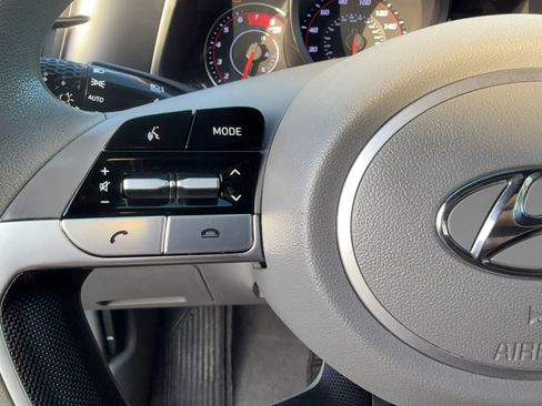 Used 2021 Hyundai Elantra SEL image 17